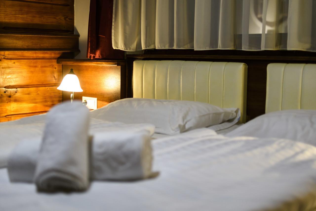 Gasthof Zum Jaegerwirt Hotel มาเรียตเซลล์ ภายนอก รูปภาพ