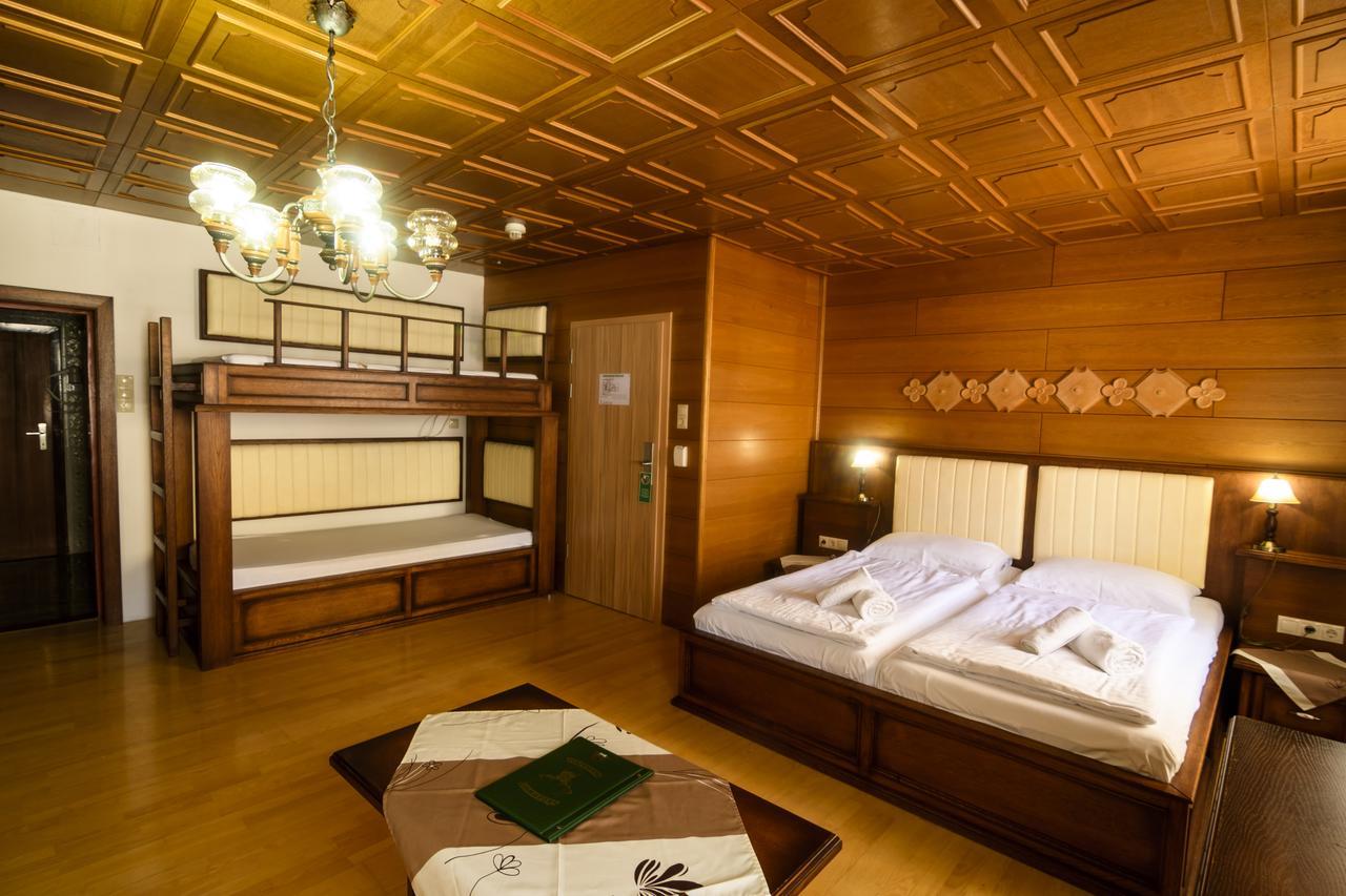 Gasthof Zum Jaegerwirt Hotel มาเรียตเซลล์ ภายนอก รูปภาพ