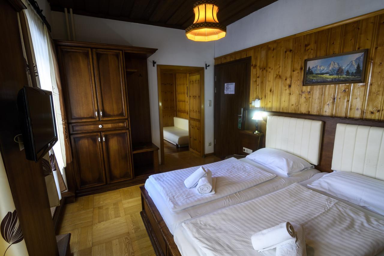 Gasthof Zum Jaegerwirt Hotel มาเรียตเซลล์ ภายนอก รูปภาพ