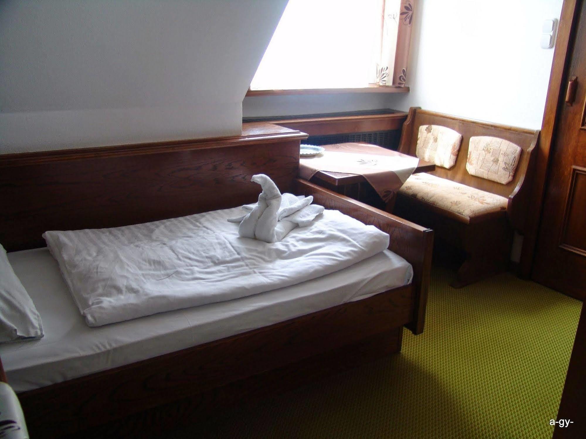 Gasthof Zum Jaegerwirt Hotel มาเรียตเซลล์ ภายนอก รูปภาพ