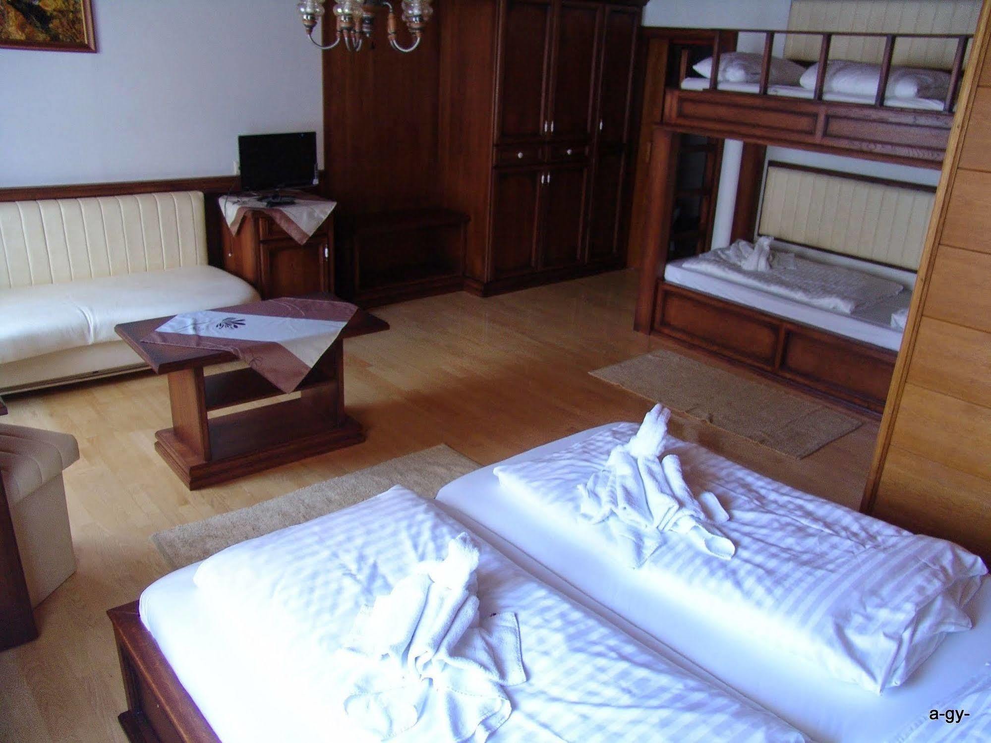 Gasthof Zum Jaegerwirt Hotel มาเรียตเซลล์ ภายนอก รูปภาพ