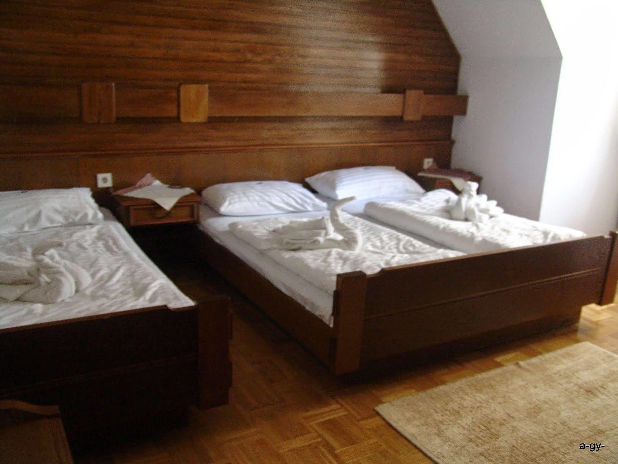 Gasthof Zum Jaegerwirt Hotel มาเรียตเซลล์ ภายนอก รูปภาพ