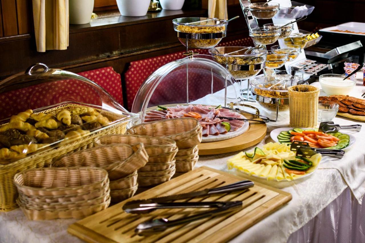 Gasthof Zum Jaegerwirt Hotel มาเรียตเซลล์ ภายนอก รูปภาพ